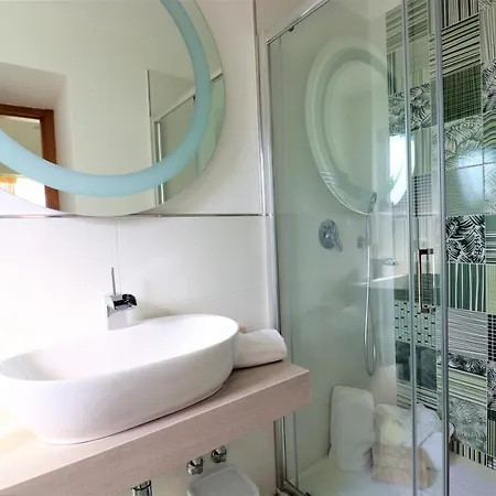 Mary's - De Vivo Realty Apartment *