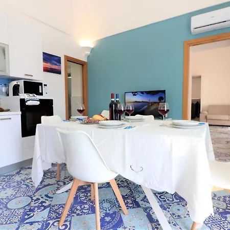 Apartment Mary's - De Vivo Realty *
