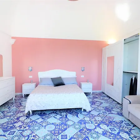 Apartment Mary's - De Vivo Realty *